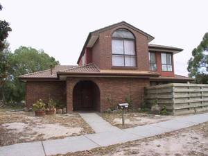 AFFORDABLE HOME IN PRIME LOCATION! Picture 2