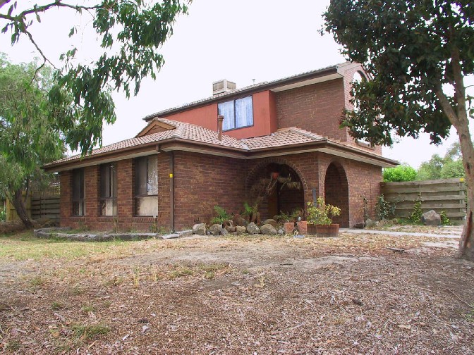 AFFORDABLE HOME IN PRIME LOCATION! Picture 1