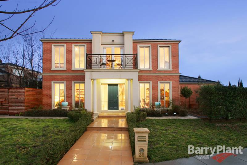 Standing Proud In Sovereign Crest Picture 1