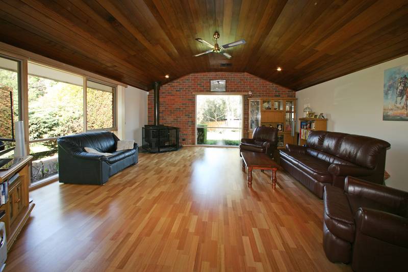 Classic Australian Comfort on ½ Acre Picture 3