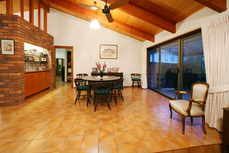 A Touch of Country in Suburbia on 1700m2 (Approx) Picture 3