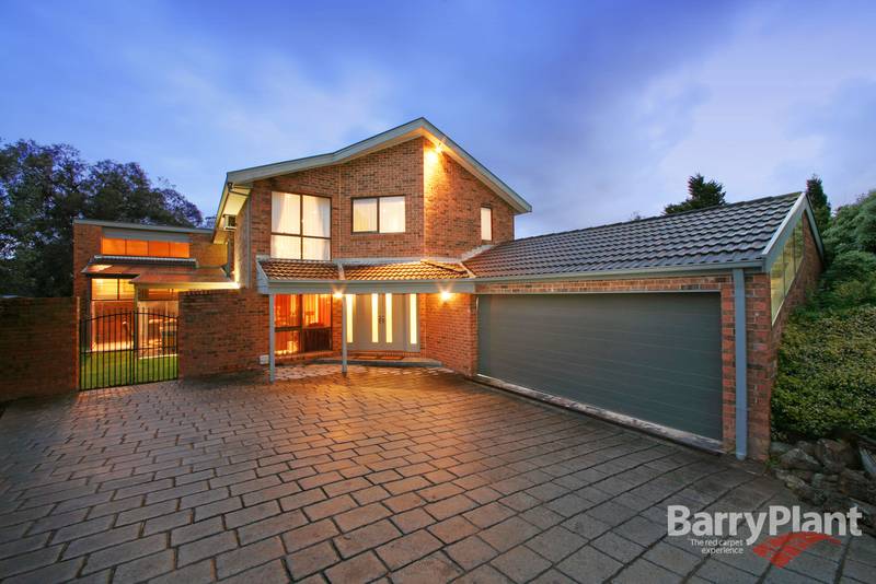 Serene Location For The Biggest Family Picture 1