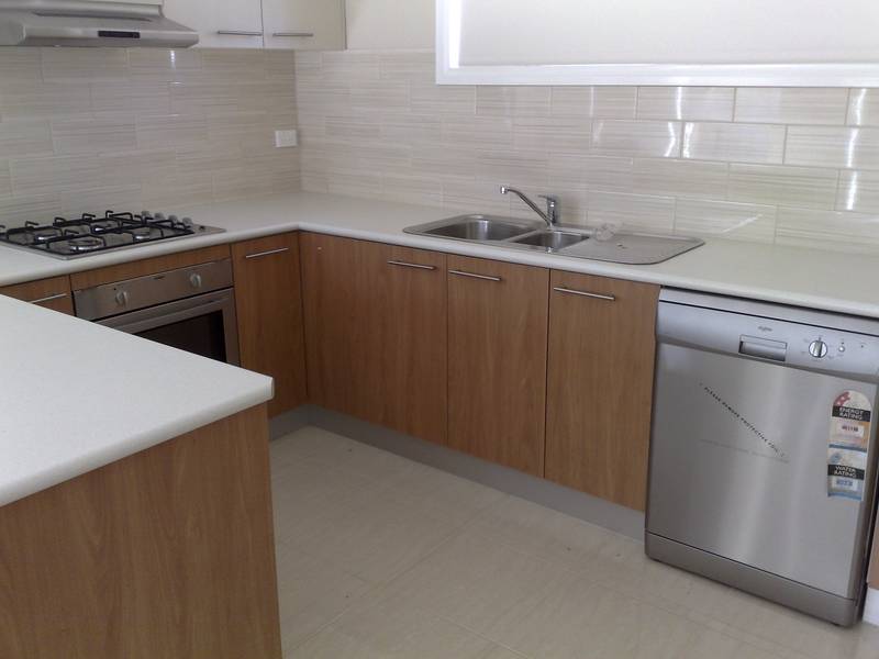 BRAND NEW TOWNHOUSE Picture 2