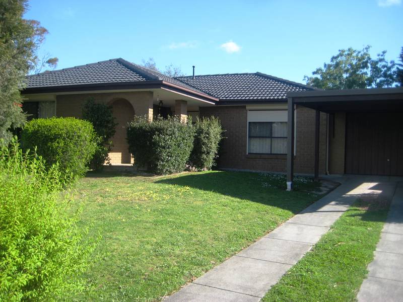 DELIGHTFUL HOME IN QUIET & CONVENIENT LOCATION Picture 1