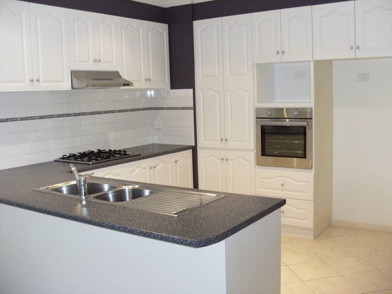 YOUNG & IMPRESSIVE UNIT IN GREAT LOCATION Picture 2