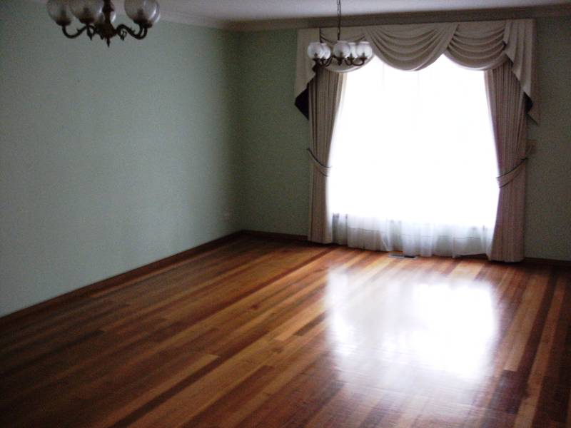 SPACIOUS FAMILY HOME IN GREAT LOCATION! Picture 3