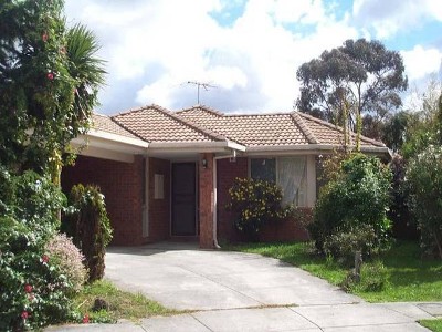 NEAT & TIDY HOME CONVENIENTLY LOCATED TO NEARBY STUD PARK SHOPPING CENTRE Picture