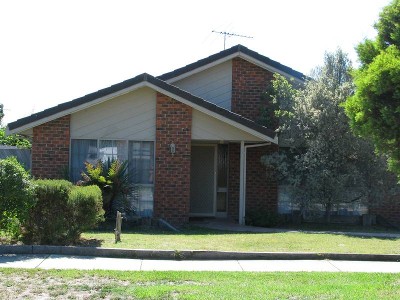 FAMILY HOME SITUATED IN WAVERLEY PARK ESTATE Picture FAMILY HOME SITUATED IN WAVERLEY PARK ESTATE Picture