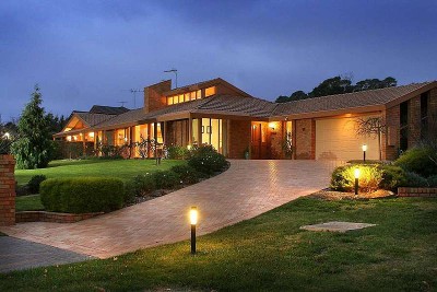 An Absolute Gem on ½ Acre Picture An Absolute Gem on ½ Acre Picture