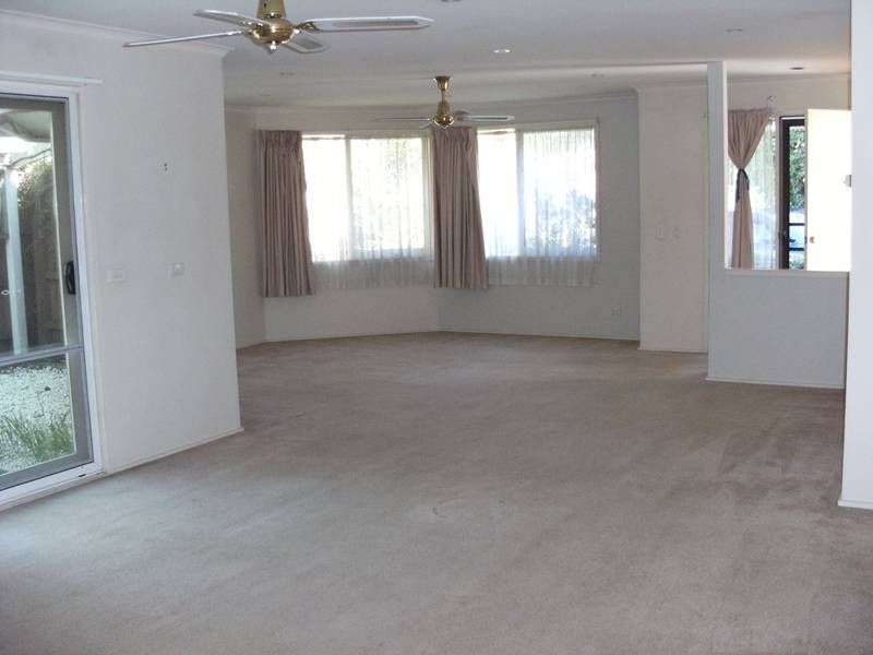 CUTE HOME IN QUIET LOCATION WITH GARDEN MAINTENANCE INCLUDED Picture 2