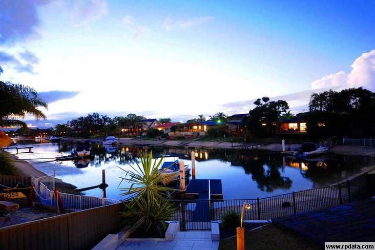 Captivating Canal Living Picture