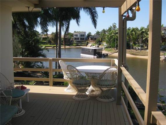 Direct Beach Access Picture 3