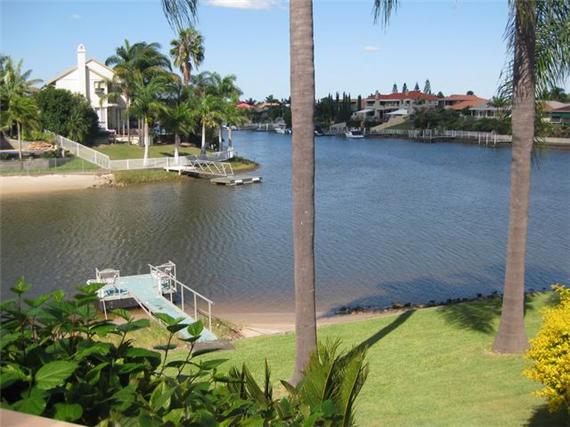 Direct Beach Access Picture 1