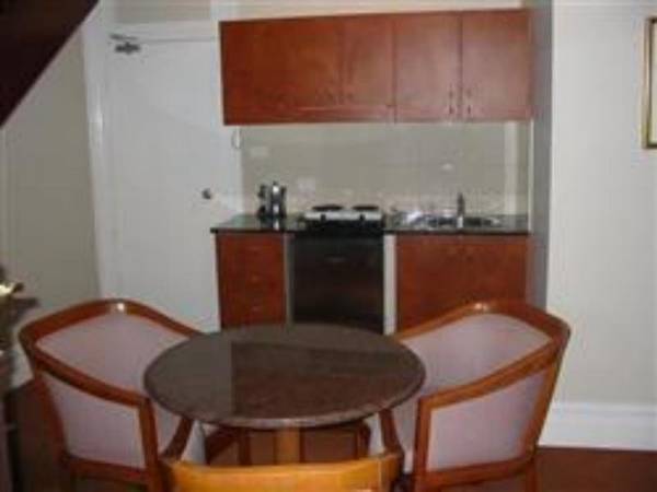 Fully Furn. Studio & One Bdrm Apts Picture 1