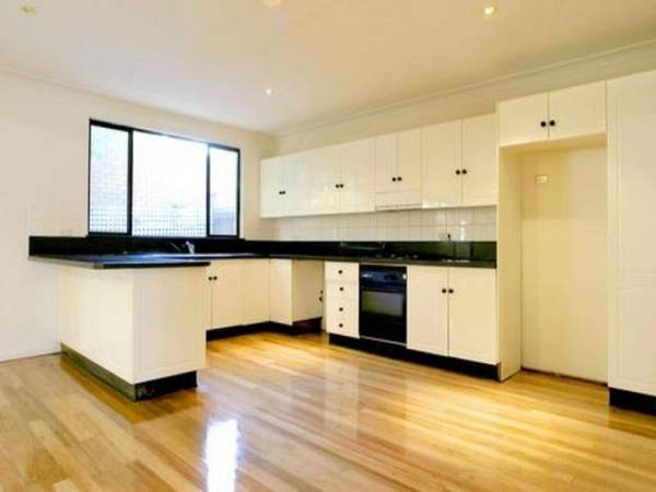 LARGE LUXURY HOME Picture 1