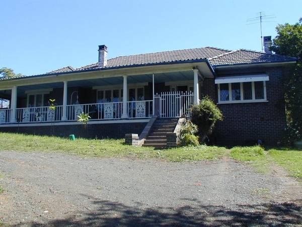 PRIME CORNER - 1734 SQUARE METRES! Picture 1