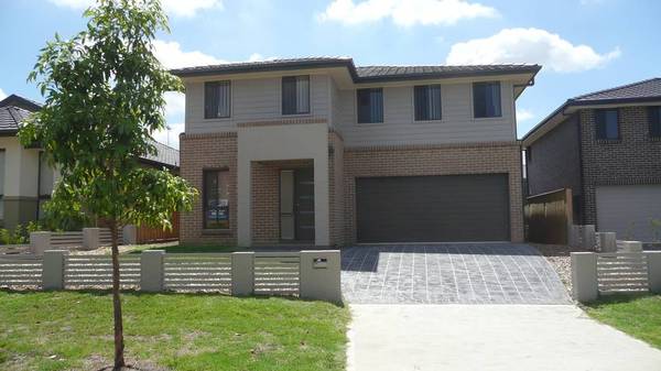 NEW LUXURY HOME Picture 1