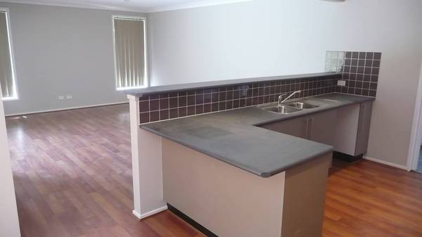 NEW LUXURY HOME Picture 2