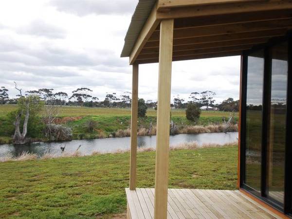 River Frontage, Convenient Location, Peaceful Setting Picture 2