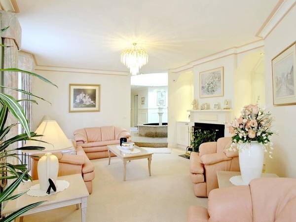 The Ultimate in Luxurious Living
! Picture 3