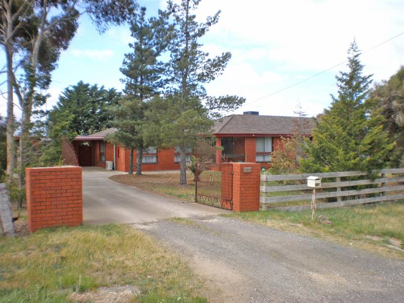 Lifestyle And Comfort On 8 Acres Picture 1