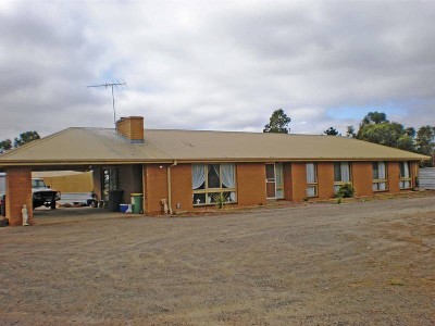 Kennels + Hobby Farm on 5 Acres Picture