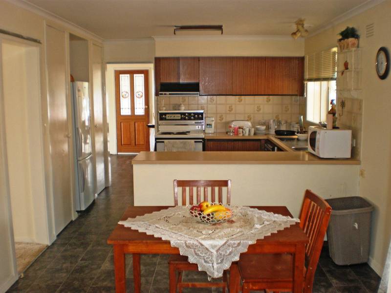 Kennels + Hobby Farm on 5 Acres Picture 2