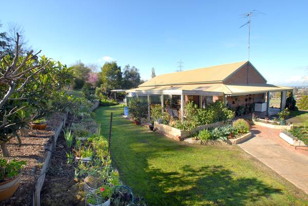 Acreage In Pakenham Picture 1