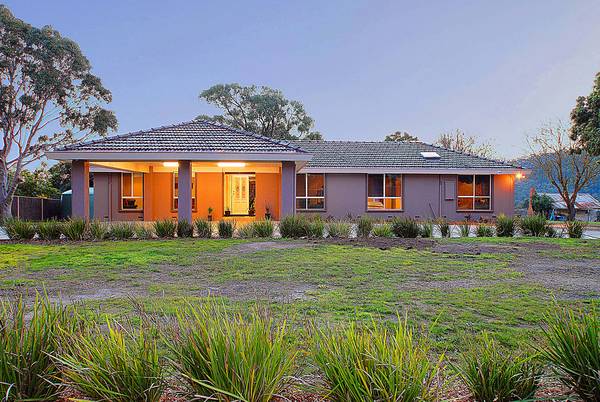 Large Living on 4 Acres Picture 1