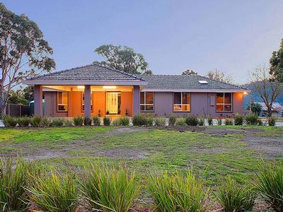 Large Living on 4 Acres Picture