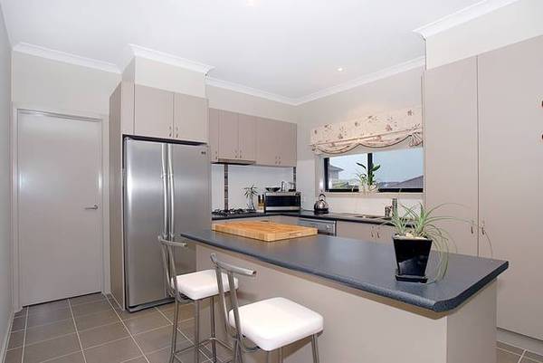 Great Value in Lakeside! Picture 3