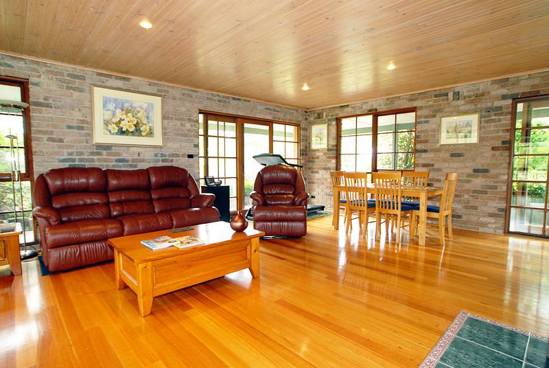 Family haven on 2.5 acres Picture 2