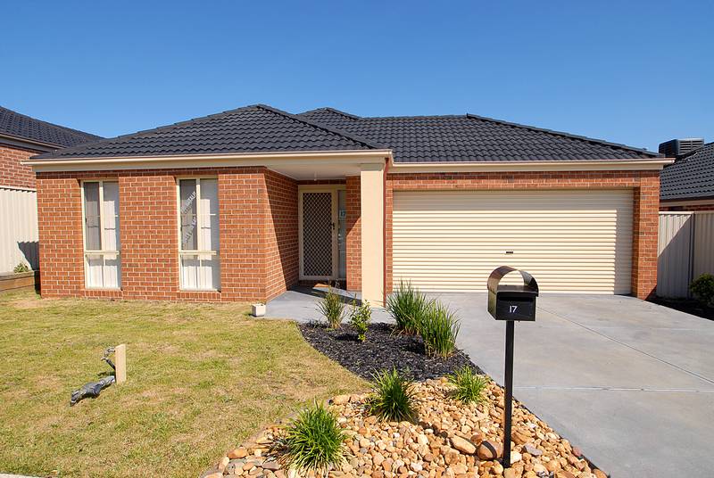 Owner desperate to sell!! OFFER NEEDED! Picture 1