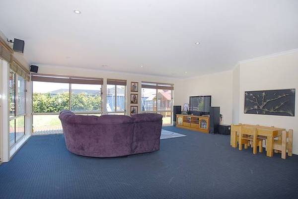 Lakeside Beauty Picture