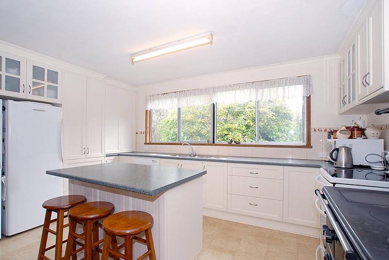 A real family charmer on 2 Acres Picture 3