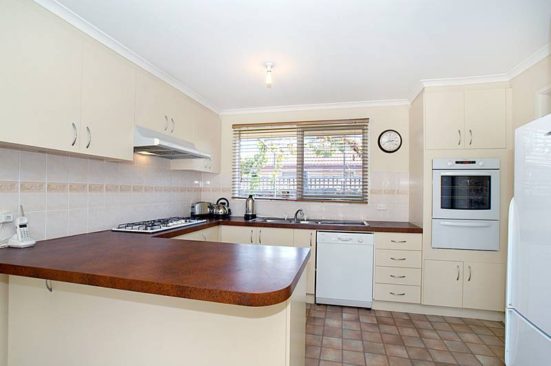 Three bedrooms plus a Study! Picture 3