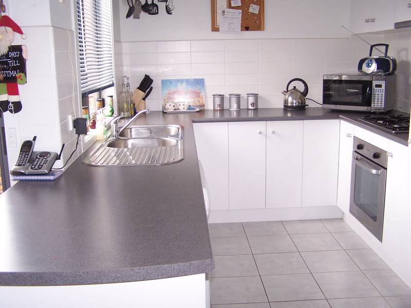 4 Bedrooms in Lakeside! Picture