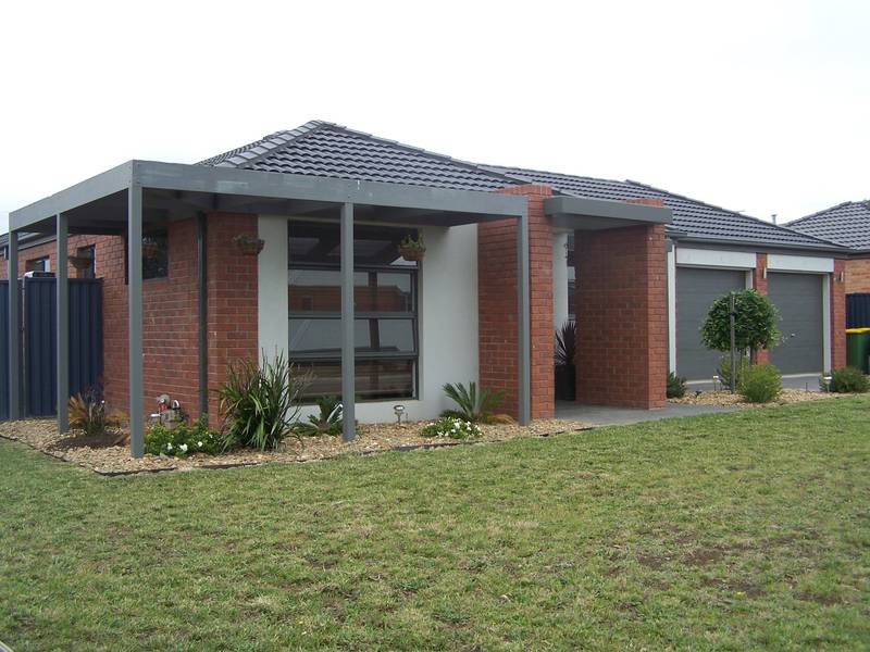 4 Bedrooms in Lakeside! Picture