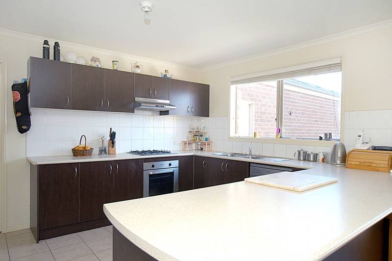 Four bedrooms, in Lakeside! Picture 2