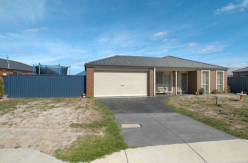 Four bedrooms, in Lakeside! Picture 1