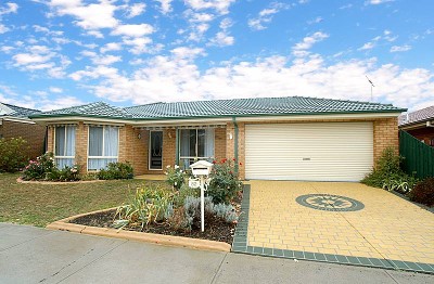 Young Northern Beauty on 666m2 Picture