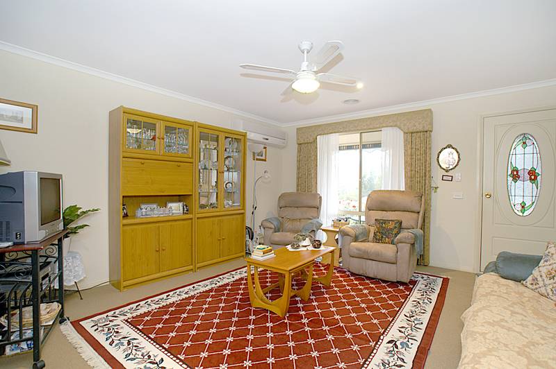 Young Northern Beauty on 666m2 Picture 3