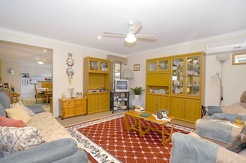 Young Northern Beauty on 666m2 Picture 2