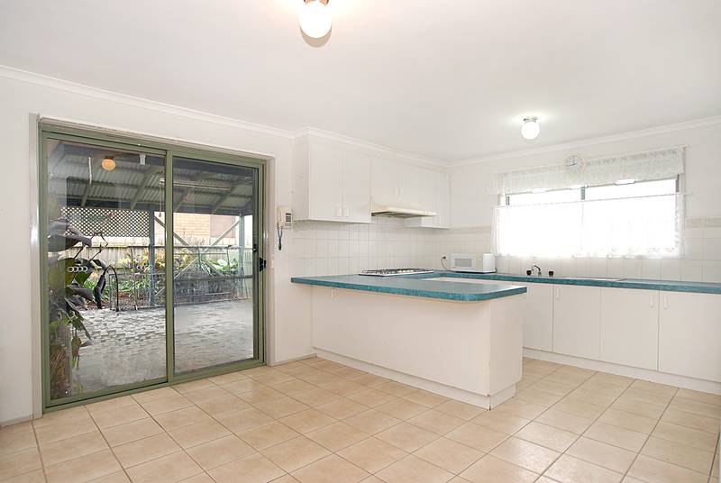 3 bedrooms 2 bathroom!! Picture 3