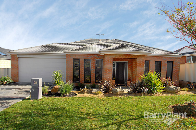 Fantastic Family Living in Lakeside Picture 1