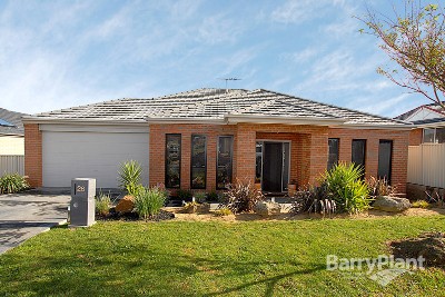Fantastic Family Living in Lakeside Picture