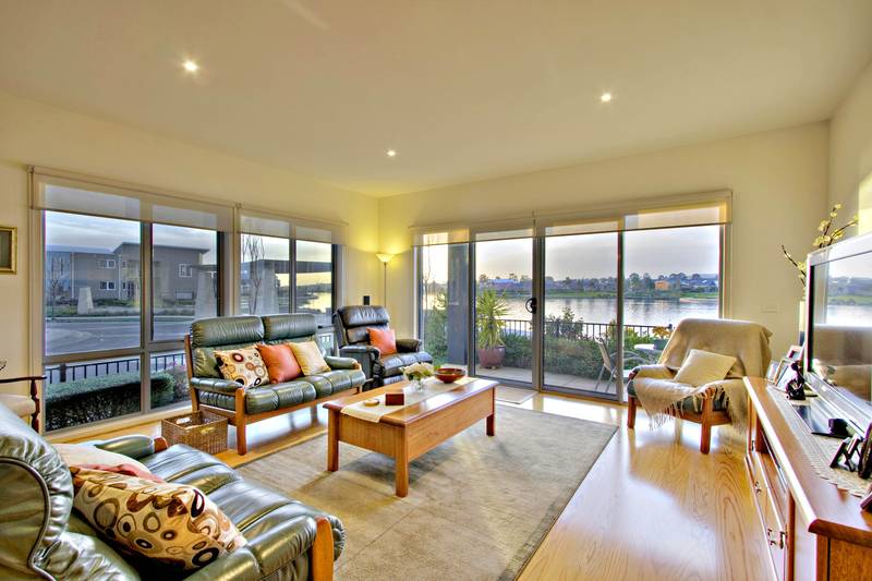 Breathtaking Waterfront Views! Picture 3