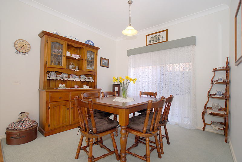 A Cottage Charmer in Lakeside! Picture 2