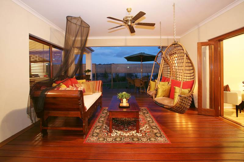 Let me entertain you on 1/4 acre! Picture 2