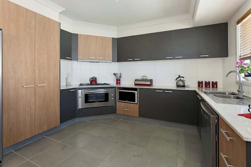 Owners moving Interstate! Picture 3